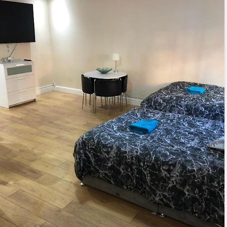 Big Room Rusholme With Tv And Private Bathroom-Parking&Wifi Манчестер Экстерьер фото