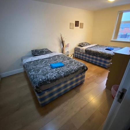 Big Room Rusholme With Tv And Private Bathroom-Parking&Wifi Манчестер Экстерьер фото