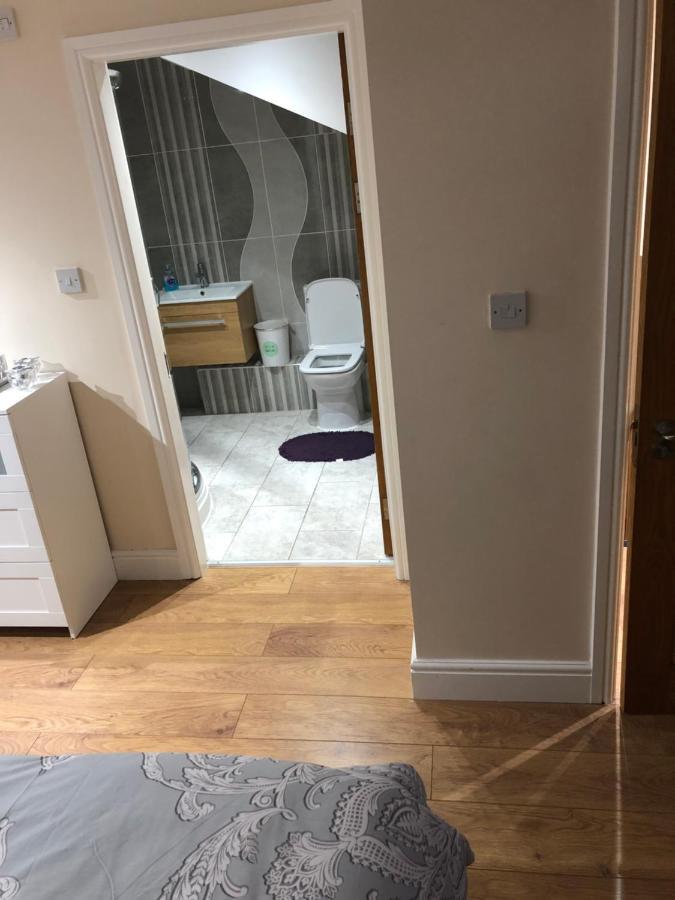 Big Room Rusholme With Tv And Private Bathroom-Parking&Wifi Манчестер Экстерьер фото