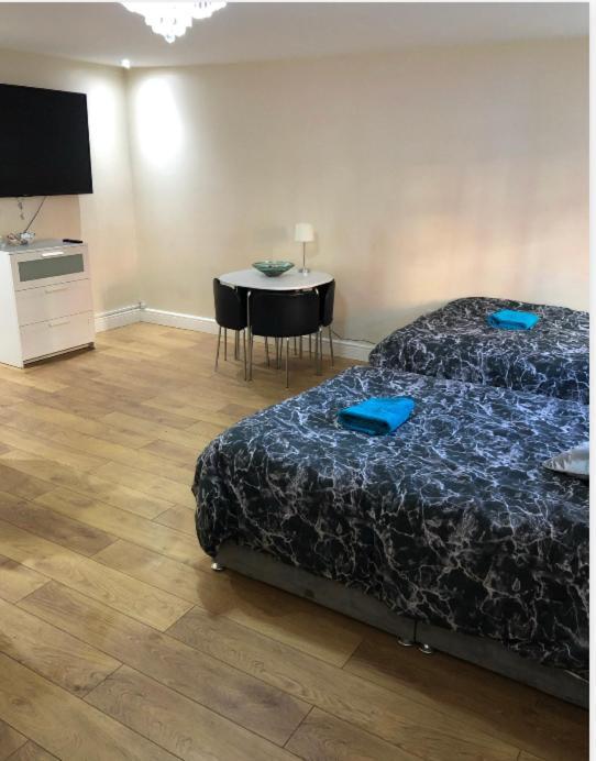 Big Room Rusholme With Tv And Private Bathroom-Parking&Wifi Манчестер Экстерьер фото